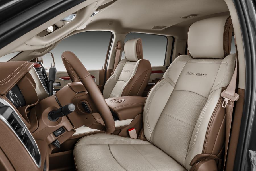 Интерьер Ram 2500 Laramie Crew Cab (DJ) 2019 года  (LA) (фото 33 из 39)